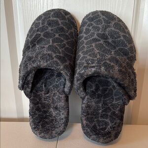 Vionic Gray Leopard Print Slippers (sz 7)